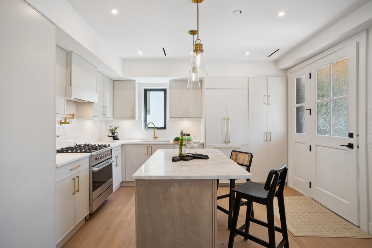 Breakfast Nook Photo of 1 1915 E 3rd Avenue, Vancouver, BC