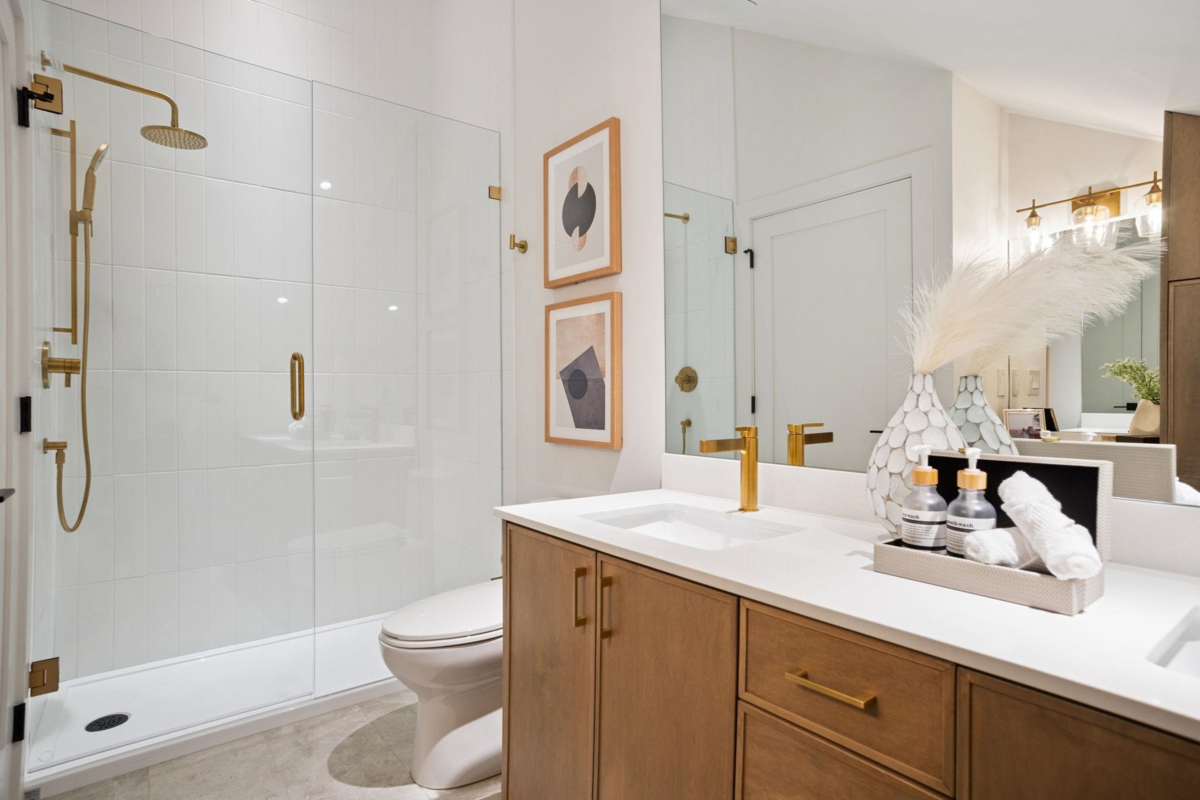 Guest Bathroom Photo of 1 1915 E 3rd Avenue, Vancouver, BC