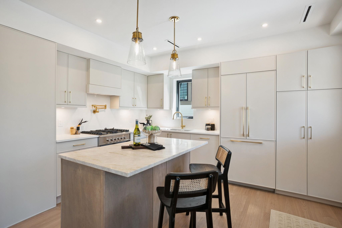 Kitchen Island Photo of 1 1915 E 3rd Avenue, Vancouver, BC