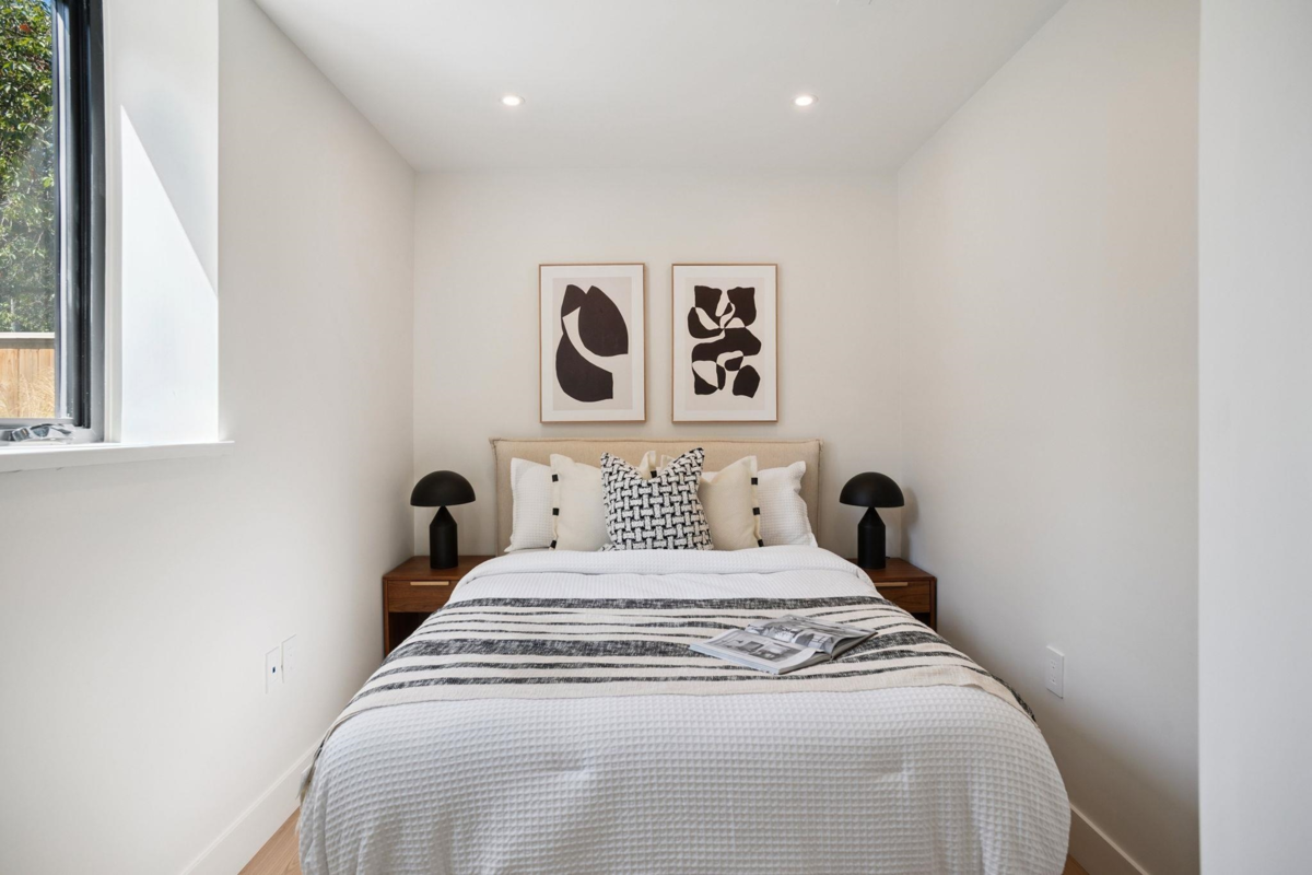 Powder Room Photo of 1 1915 E 3rd Avenue, Vancouver, BC