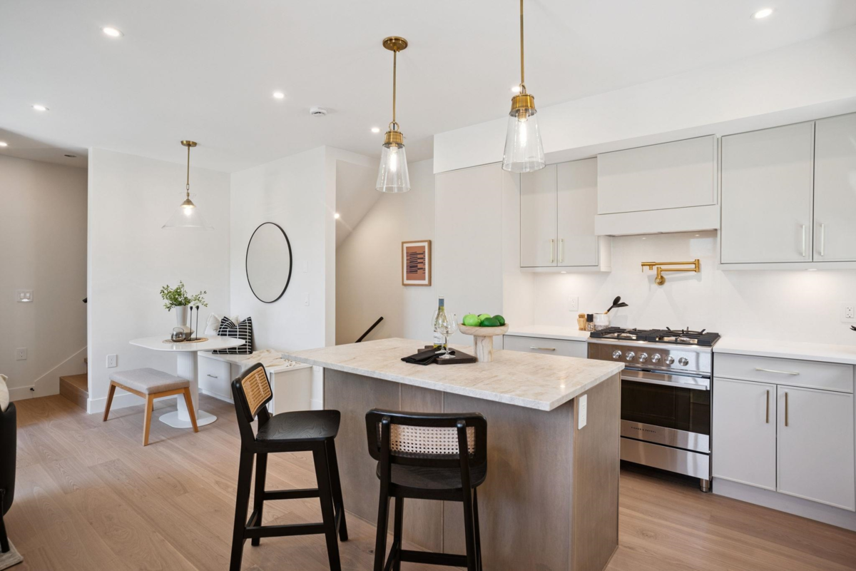 Primary Bathroom Photo of 1 1915 E 3rd Avenue, Vancouver, BC
