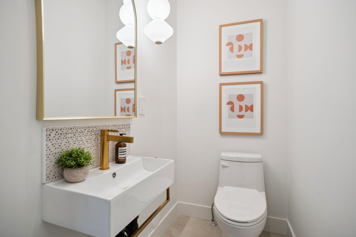 Walk-In Closet Photo of 1 1915 E 3rd Avenue, Vancouver, BC