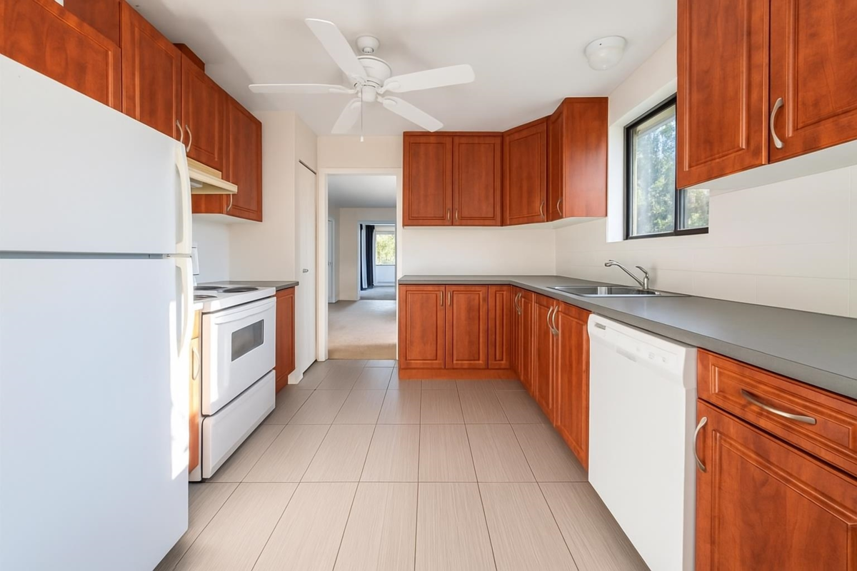 Kitchen Photo of 3003 Sunnyhurst Road, North Vancouver, BC
