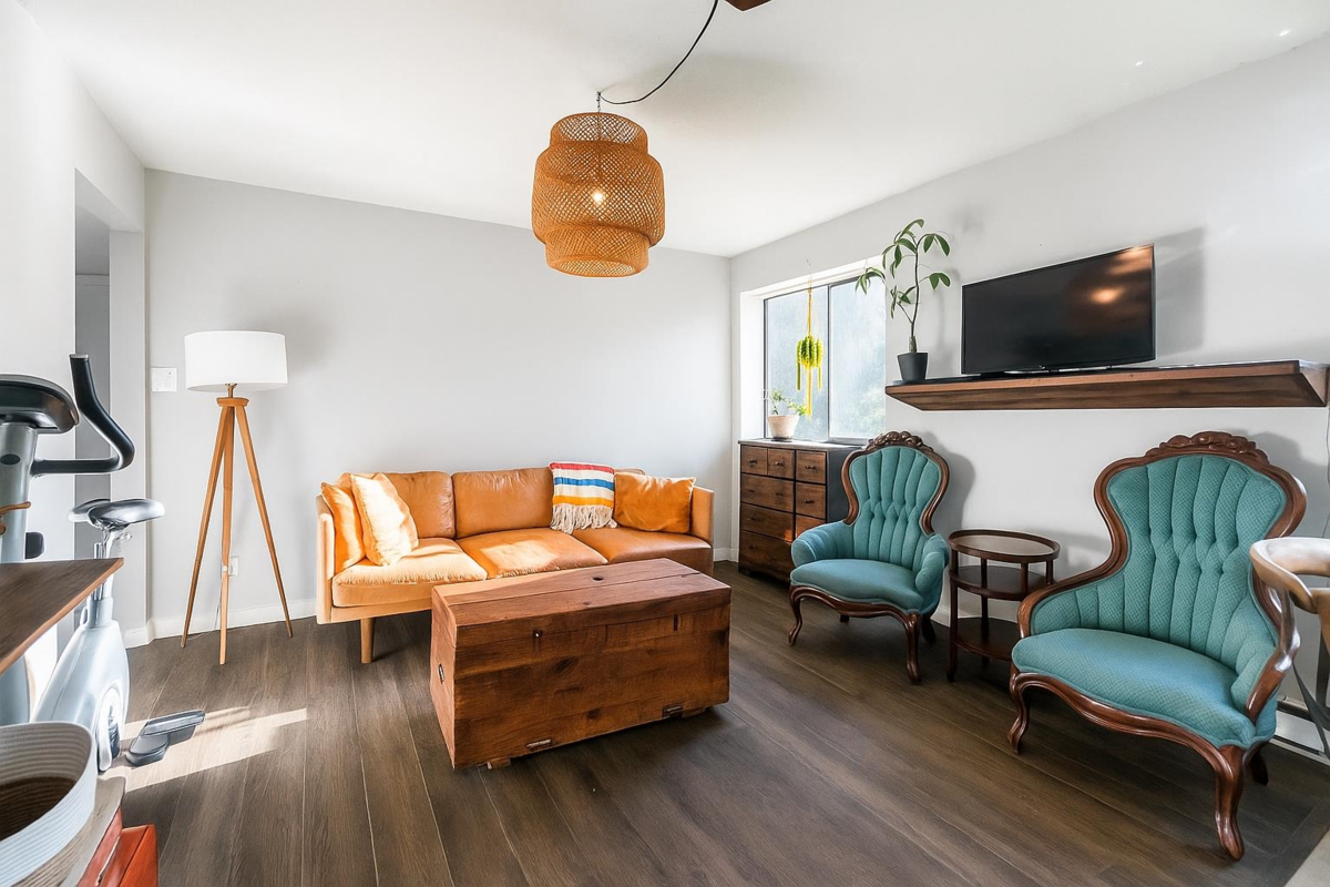 Powder Room Photo of 3003 Sunnyhurst Road, North Vancouver, BC