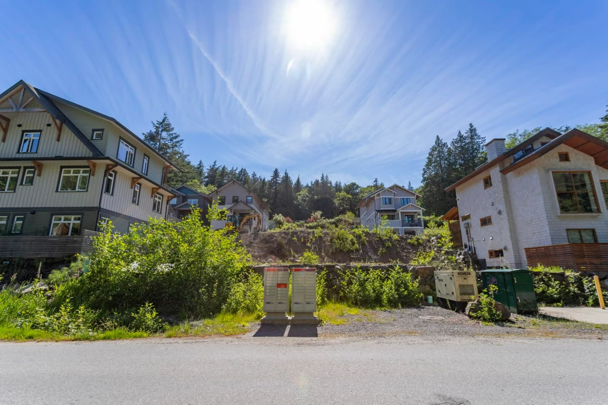 Breakfast Nook Photo of 1084 Foxglove Lane, Bowen Island, BC