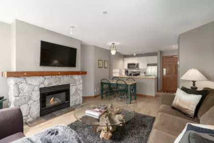 243 4800 Spearhead Drive, Whistler, BC, Whistler — Apartment/Condo for sale