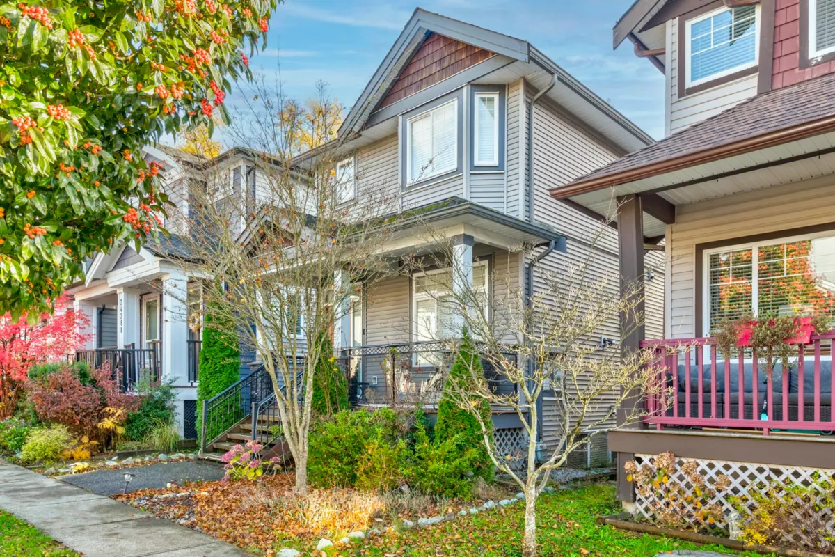 Entry Foyer Photo of 24284 101a Avenue, Maple Ridge, BC