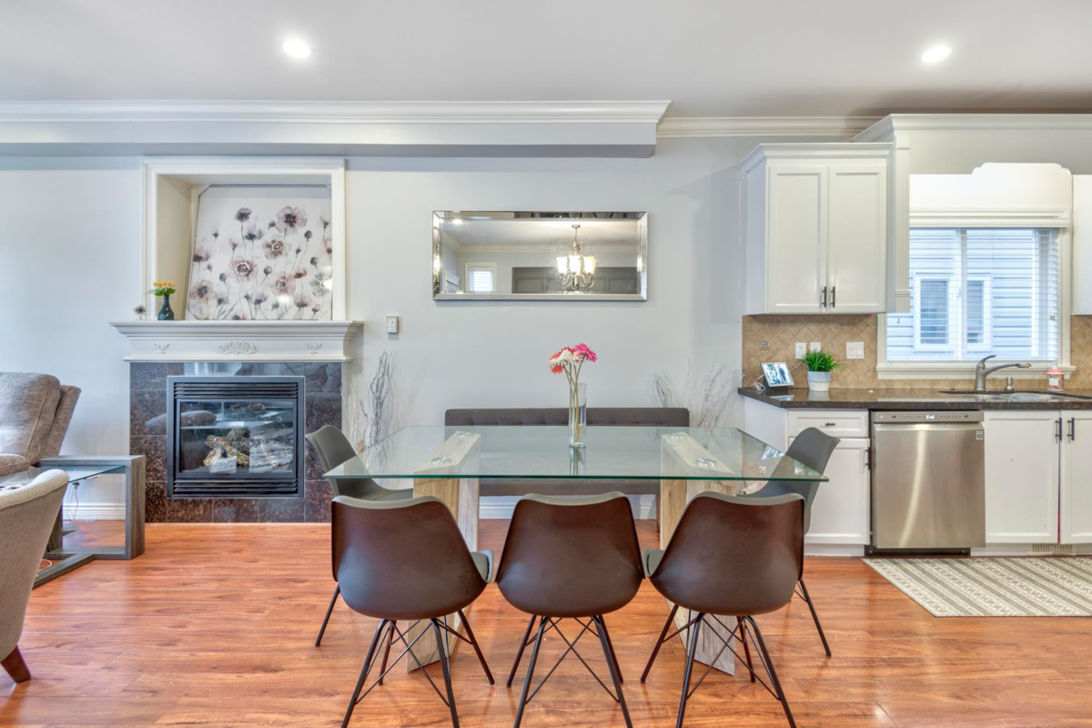 Kitchen Photo of 24284 101a Avenue, Maple Ridge, BC
