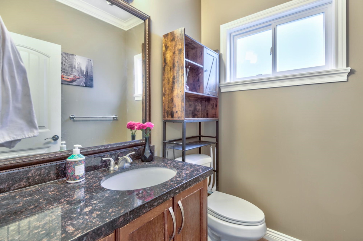 Walk-In Closet Photo of 24284 101a Avenue, Maple Ridge, BC