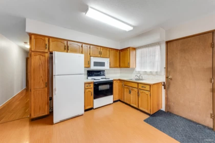 Hallway Photo of 7769 10th Avenue, Burnaby, BC