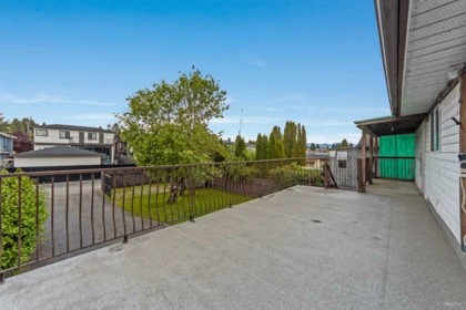 Kitchen Island Photo of 7769 10th Avenue, Burnaby, BC