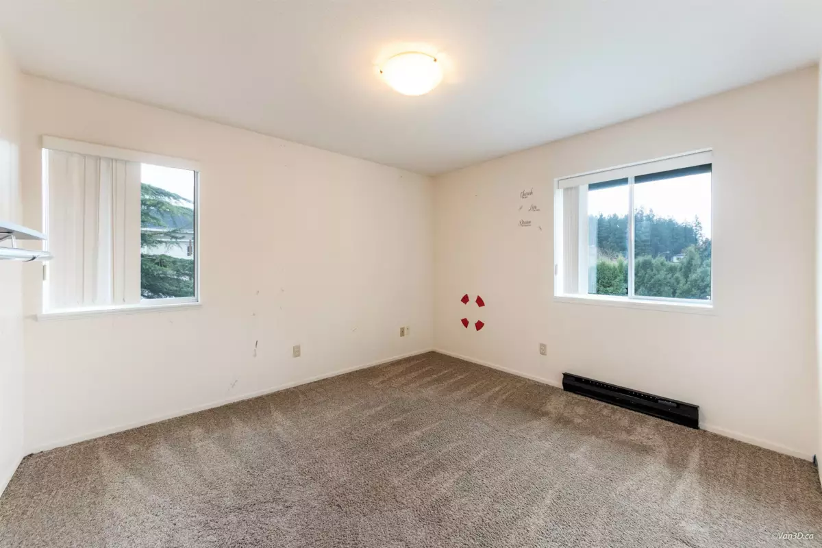 Guest Bathroom Photo of 19798 34a Avenue, Langley, BC