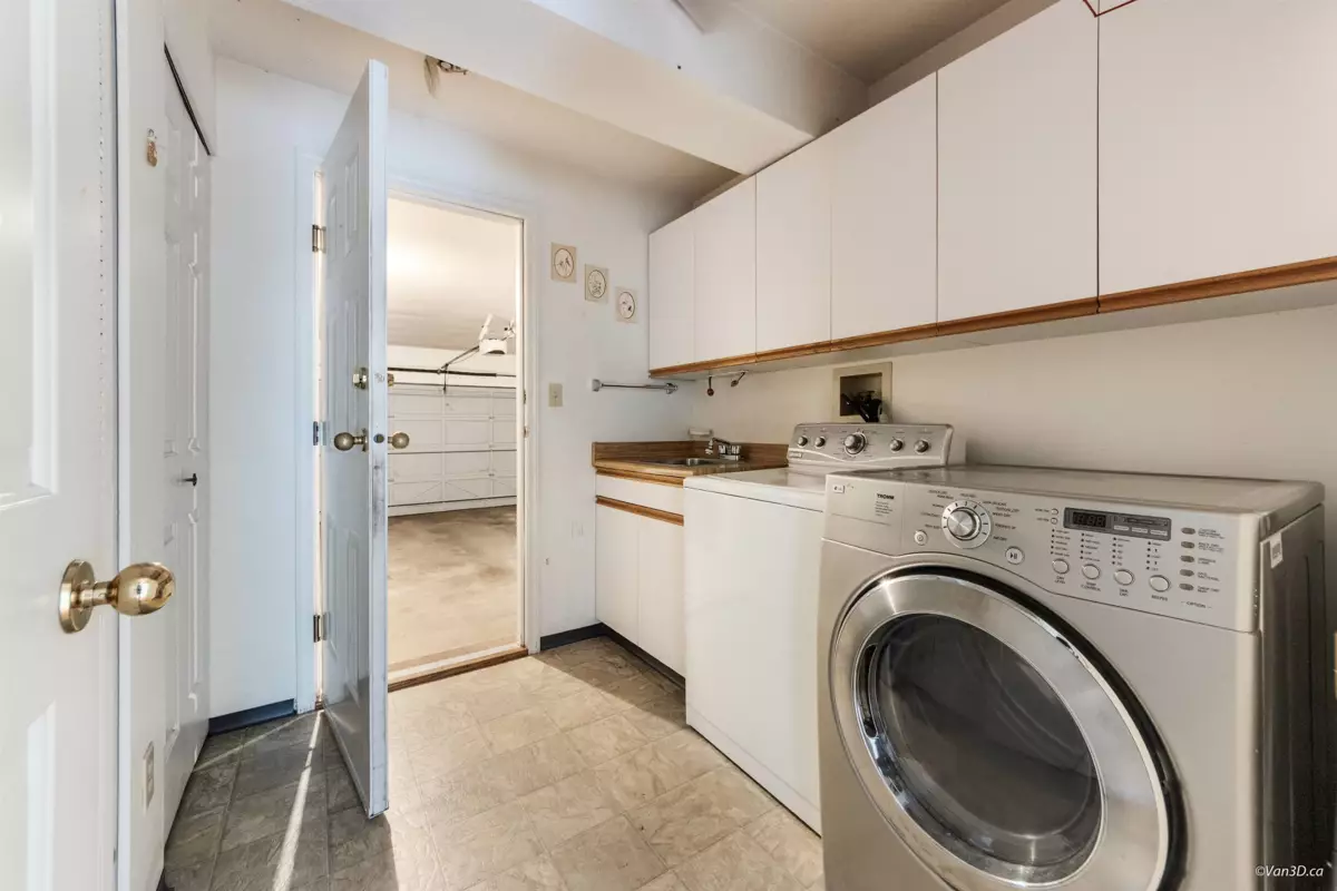 Kitchen Photo of 19798 34a Avenue, Langley, BC