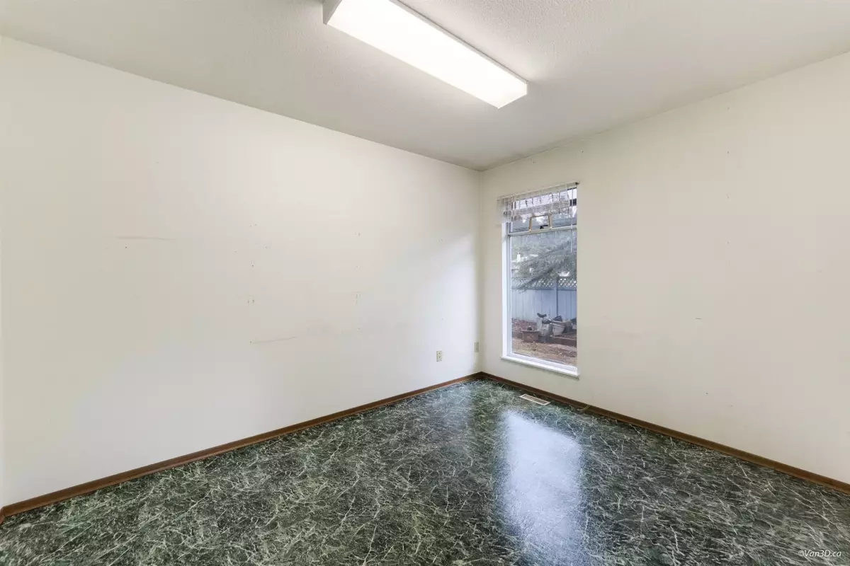 Powder Room Photo of 19798 34a Avenue, Langley, BC