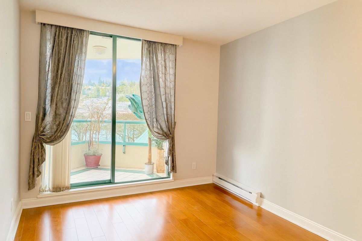 Bedroom 2 Photo of 4D 338 Taylor Way, West Vancouver, BC