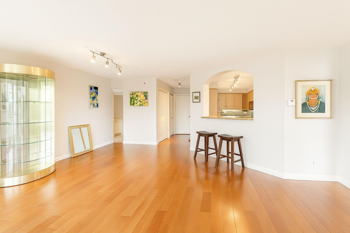 Dining Area Photo of 4D 338 Taylor Way, West Vancouver, BC