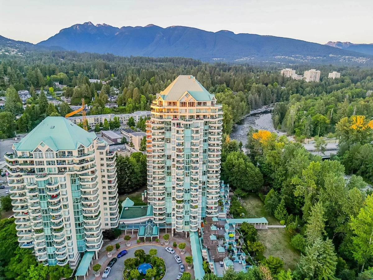 Entry Foyer Photo of 4D 338 Taylor Way, West Vancouver, BC