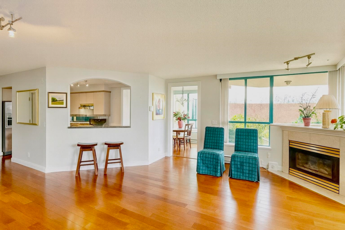 Family Room Photo of 4D 338 Taylor Way, West Vancouver, BC