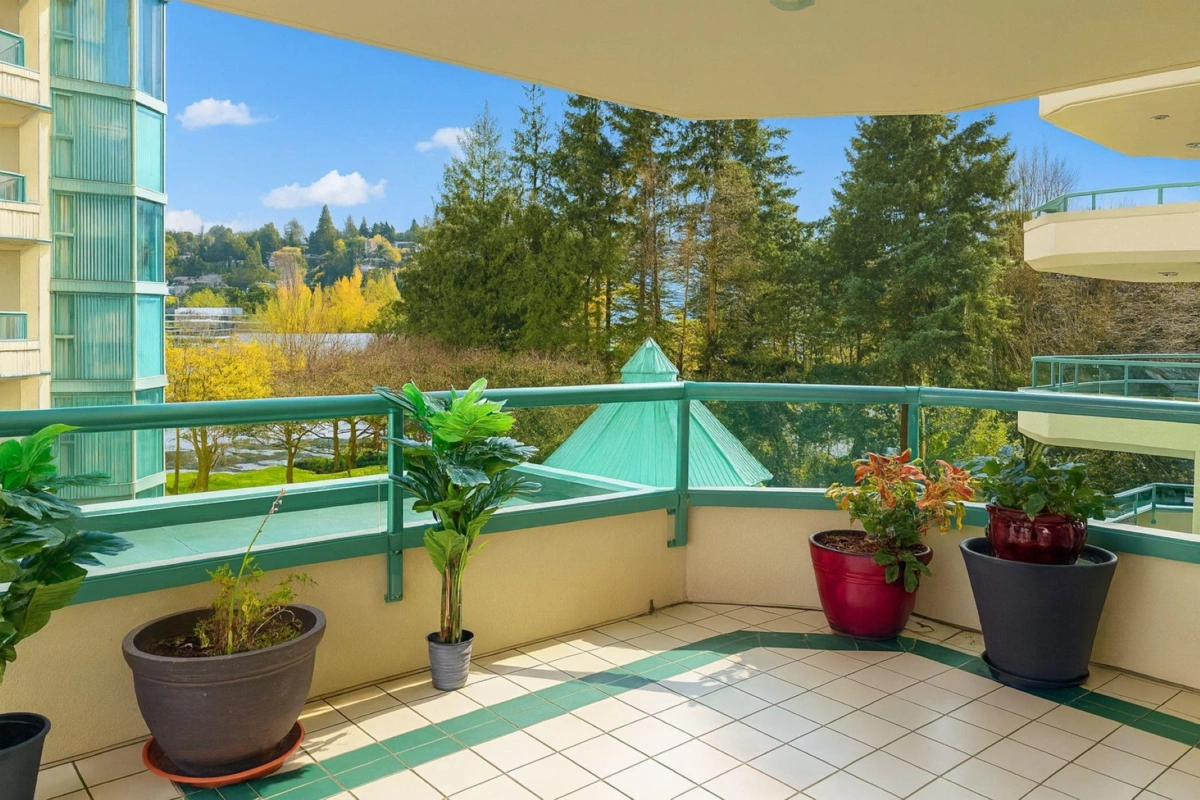 Guest Bathroom Photo of 4D 338 Taylor Way, West Vancouver, BC