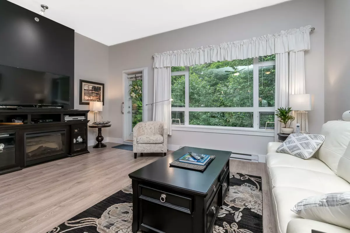 Entry Foyer Photo of C410 20211 66 Avenue, Langley, BC