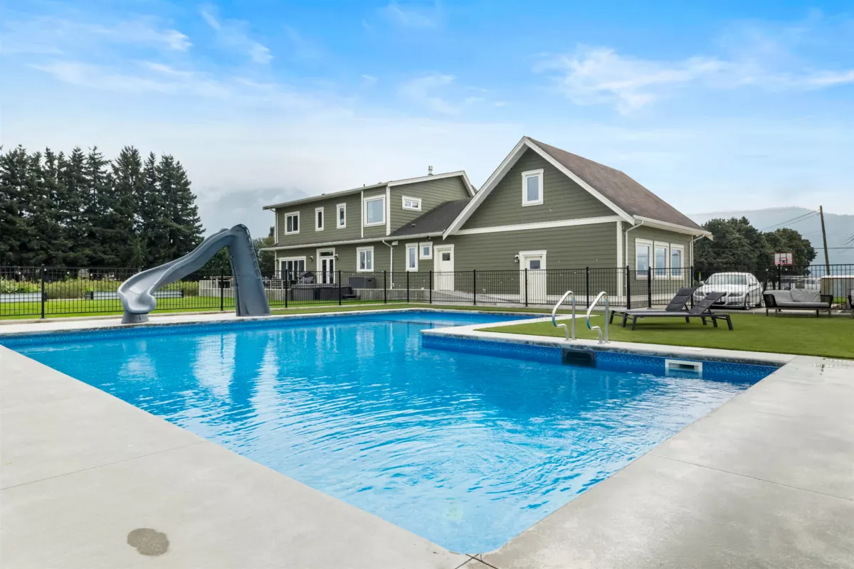 Dining Area Photo of 49111 Chilliwack Central Road, Chilliwack, BC