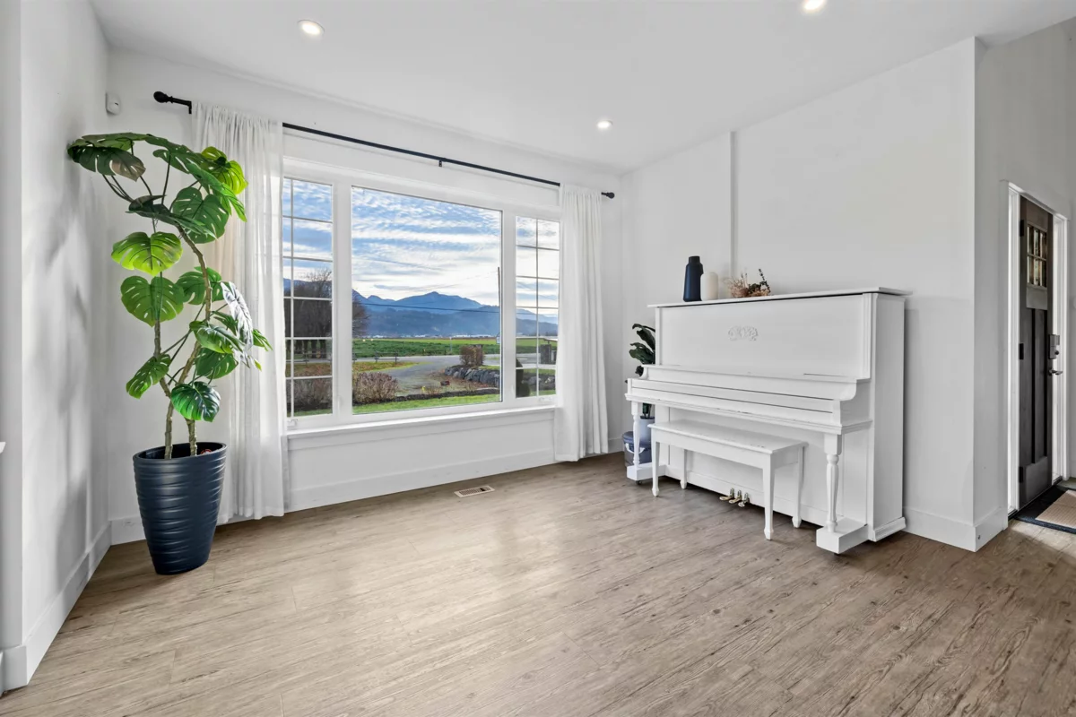 Guest Bathroom Photo of 49111 Chilliwack Central Road, Chilliwack, BC