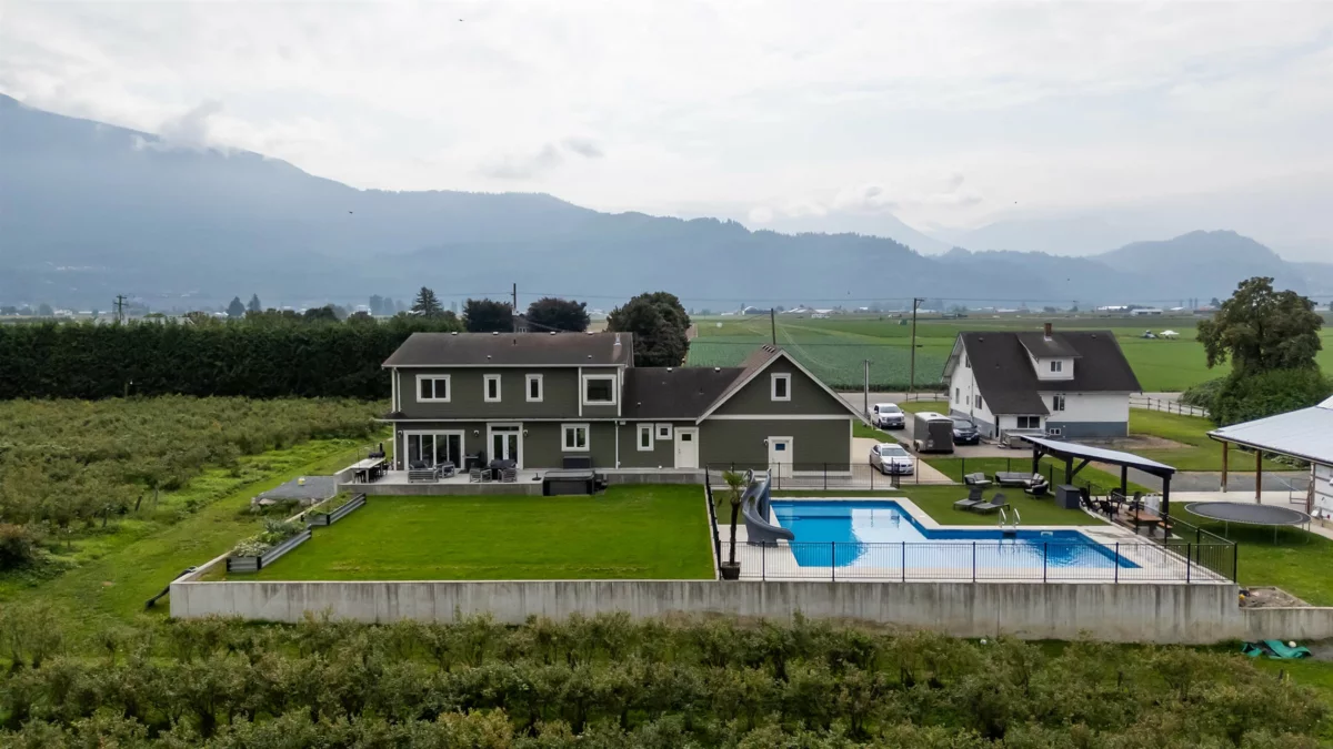 Living Room Photo of 49111 Chilliwack Central Road, Chilliwack, BC