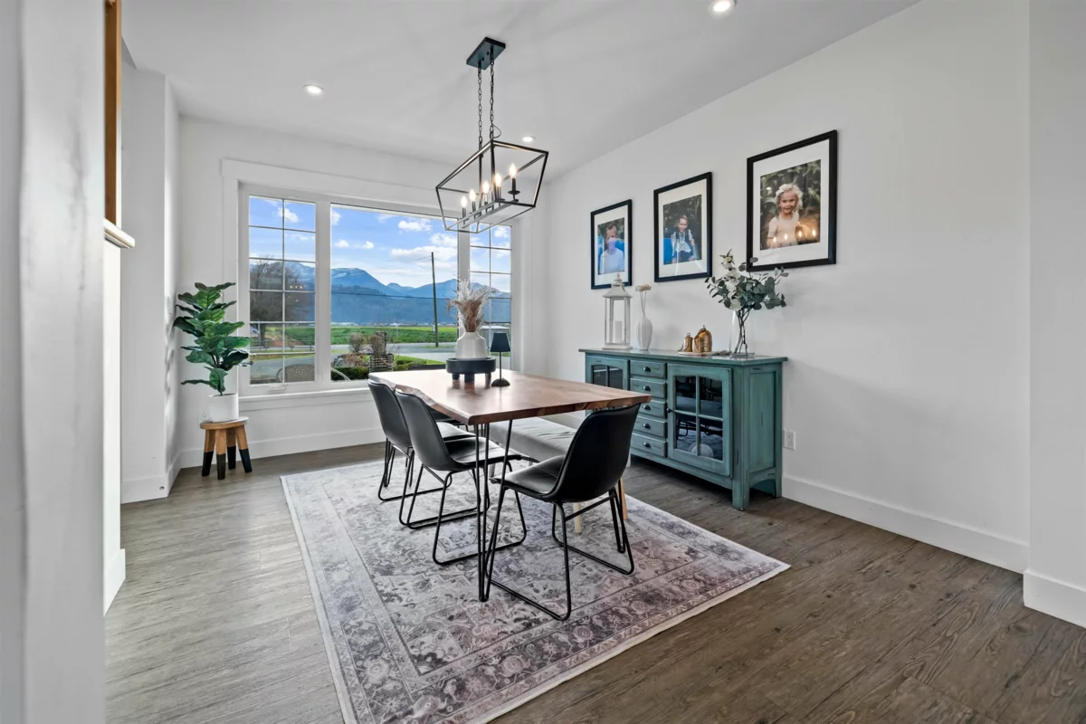 Primary Bathroom Photo of 49111 Chilliwack Central Road, Chilliwack, BC