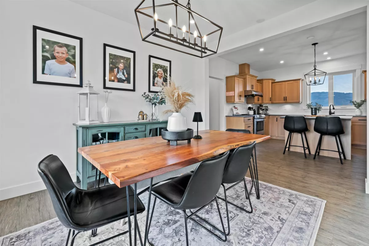 Walk-In Closet Photo of 49111 Chilliwack Central Road, Chilliwack, BC