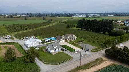 49111 Chilliwack Central Road, Chilliwack, BC, Chilliwack — 4 bed single family residence for sale