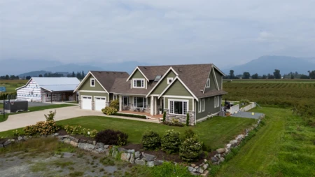 49111 Chilliwack Central Road, Chilliwack, BC, Chilliwack — Single Family Residence for sale