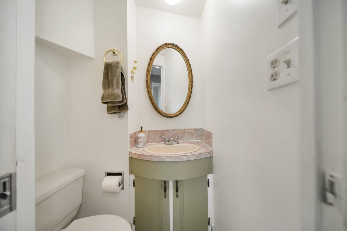 Basement Recreation Room Photo of 8913 Jedburgh Place, Surrey, BC