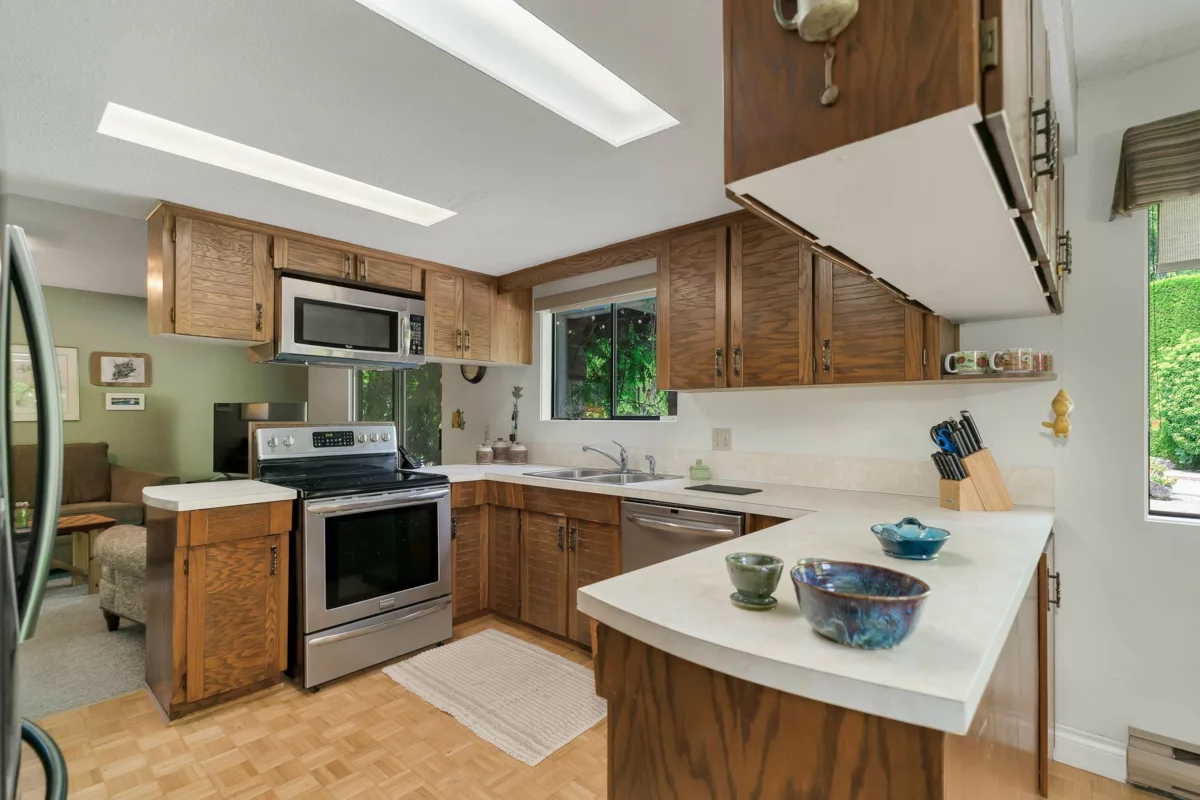 Guest Bathroom Photo of 8913 Jedburgh Place, Surrey, BC