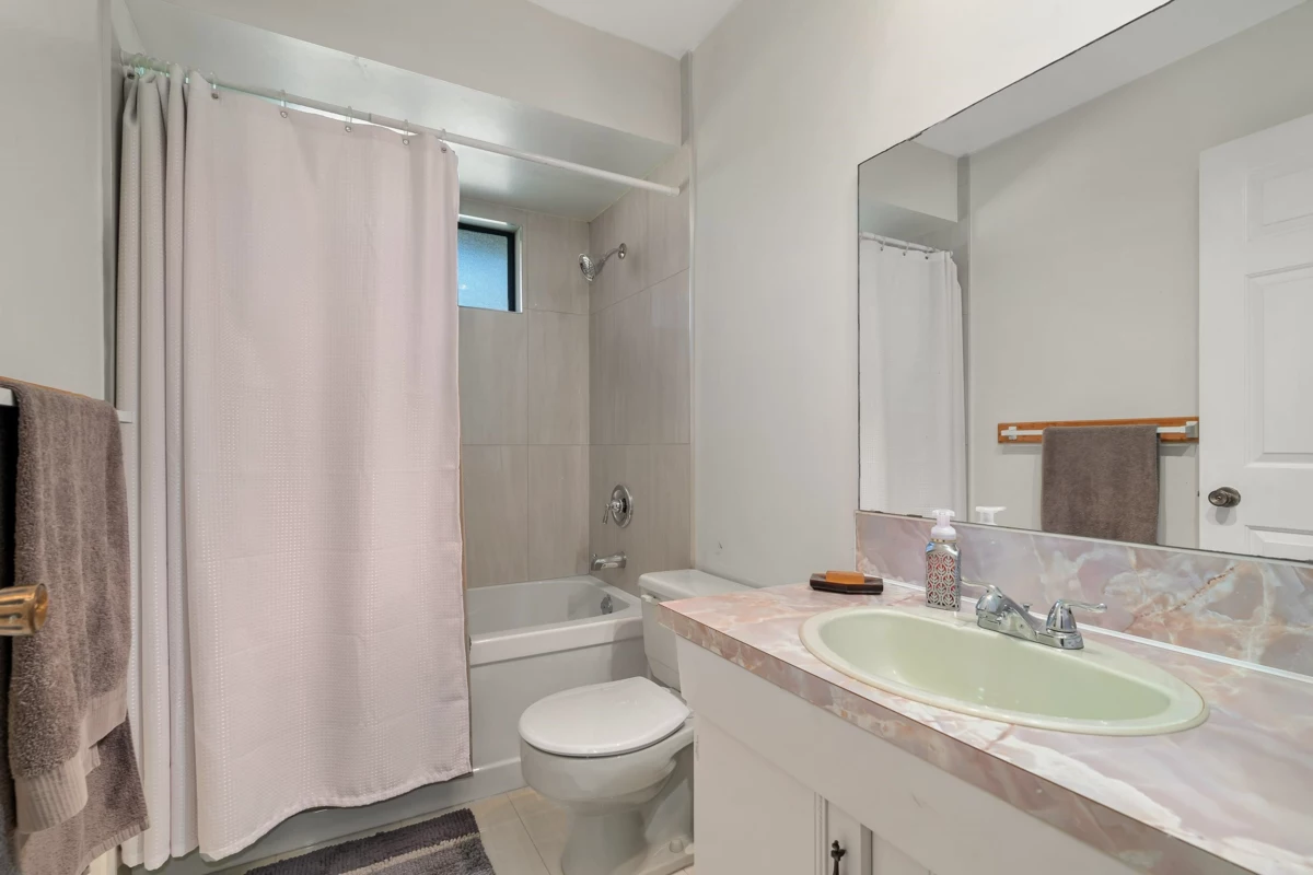 Mudroom Photo of 8913 Jedburgh Place, Surrey, BC