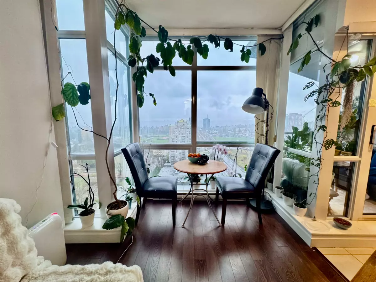 Breakfast Nook Photo of 1609 13399 104th Avenue, Surrey, BC