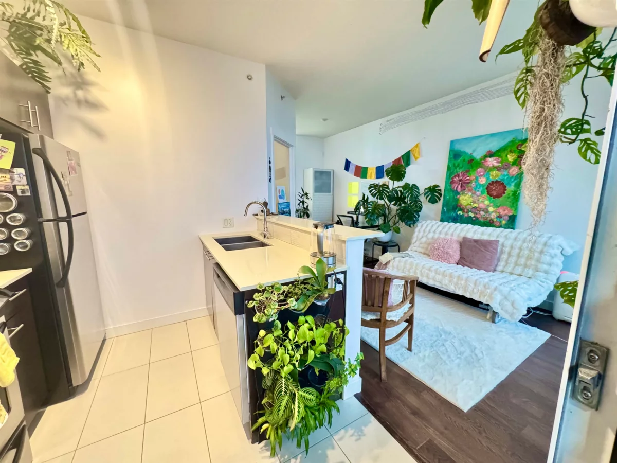 Kitchen Photo of 1609 13399 104th Avenue, Surrey, BC