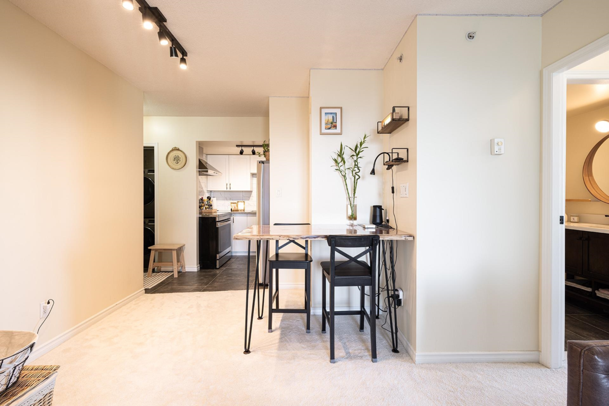 Breakfast Nook Photo of 904 5911 Alderbridge Way, Richmond, BC