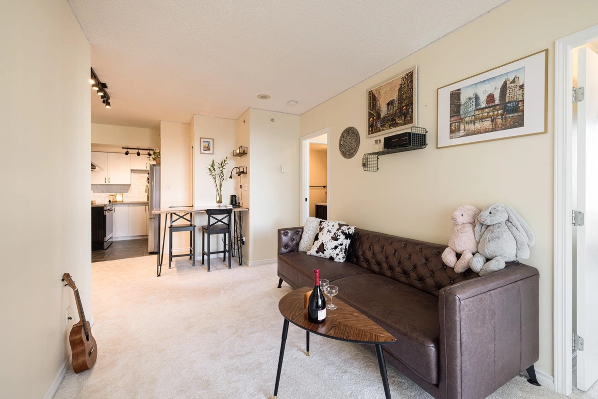 Family Room Photo of 904 5911 Alderbridge Way, Richmond, BC