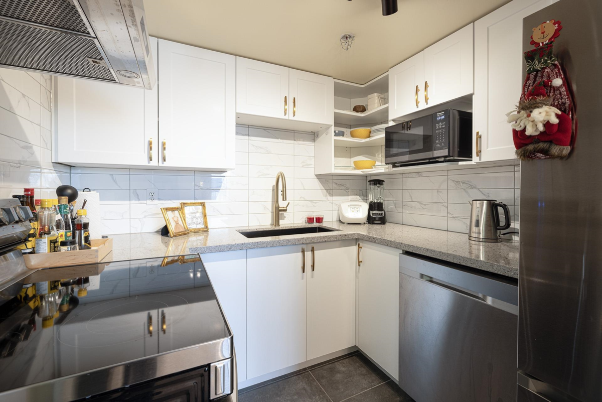 Kitchen Photo of 904 5911 Alderbridge Way, Richmond, BC