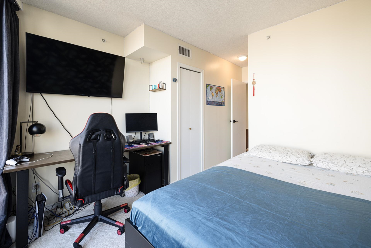 Walk-In Closet Photo of 904 5911 Alderbridge Way, Richmond, BC