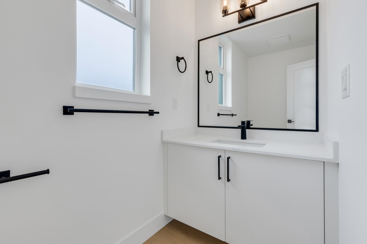 Kitchen Photo of 20 30501 Robin Drive, Abbotsford, BC