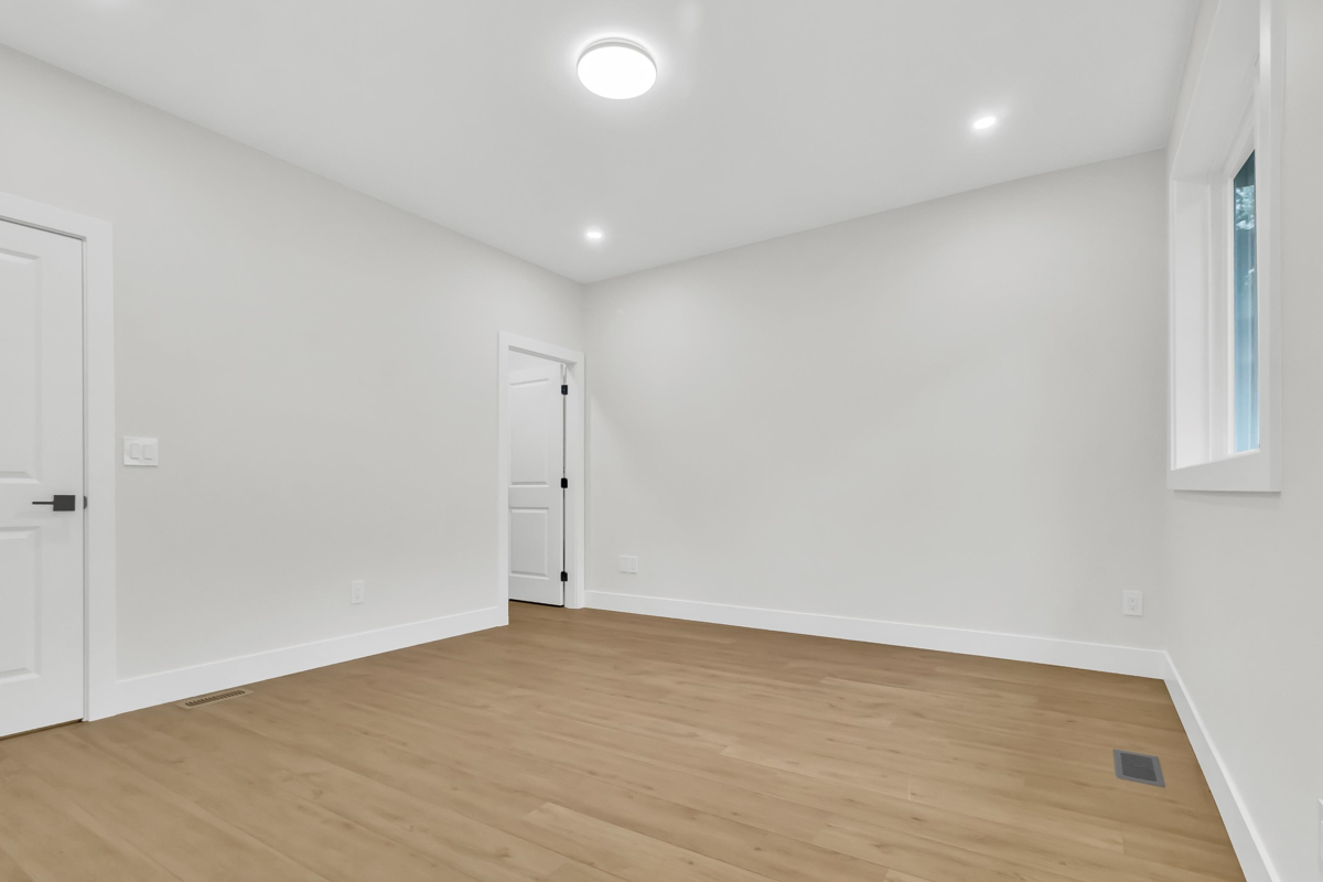 Breakfast Nook Photo of B 32729 Fraser Crescent, Mission, BC