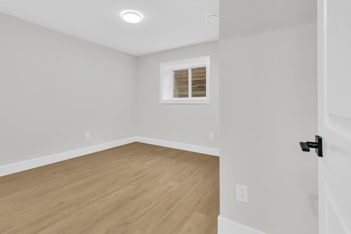 Entry Foyer Photo of B 32729 Fraser Crescent, Mission, BC