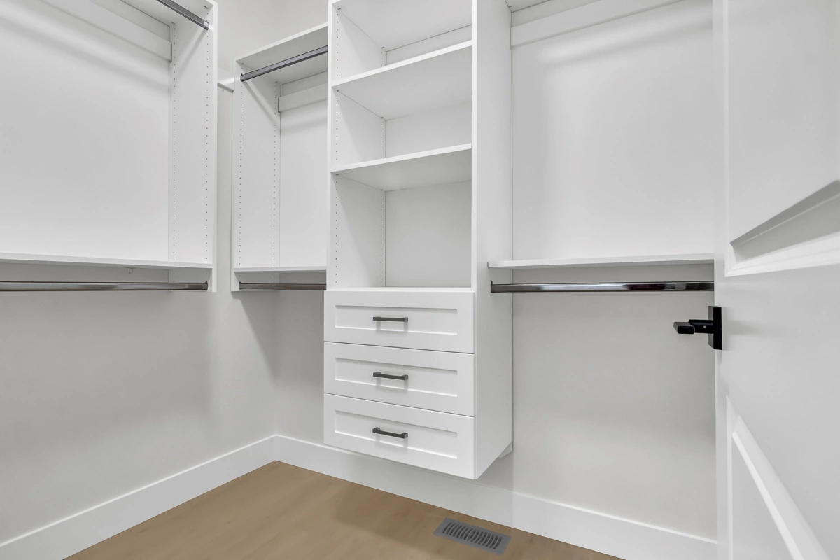 Guest Bathroom Photo of B 32729 Fraser Crescent, Mission, BC