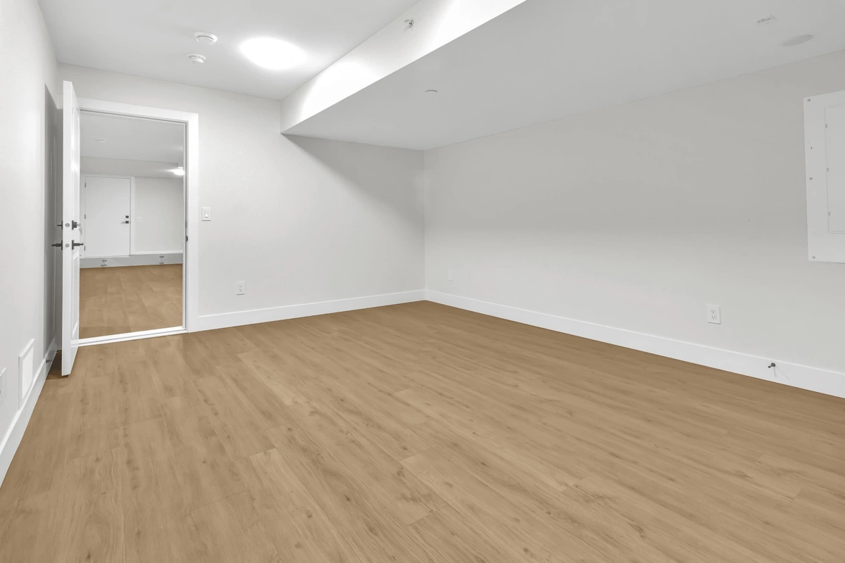 Hallway Photo of B 32729 Fraser Crescent, Mission, BC