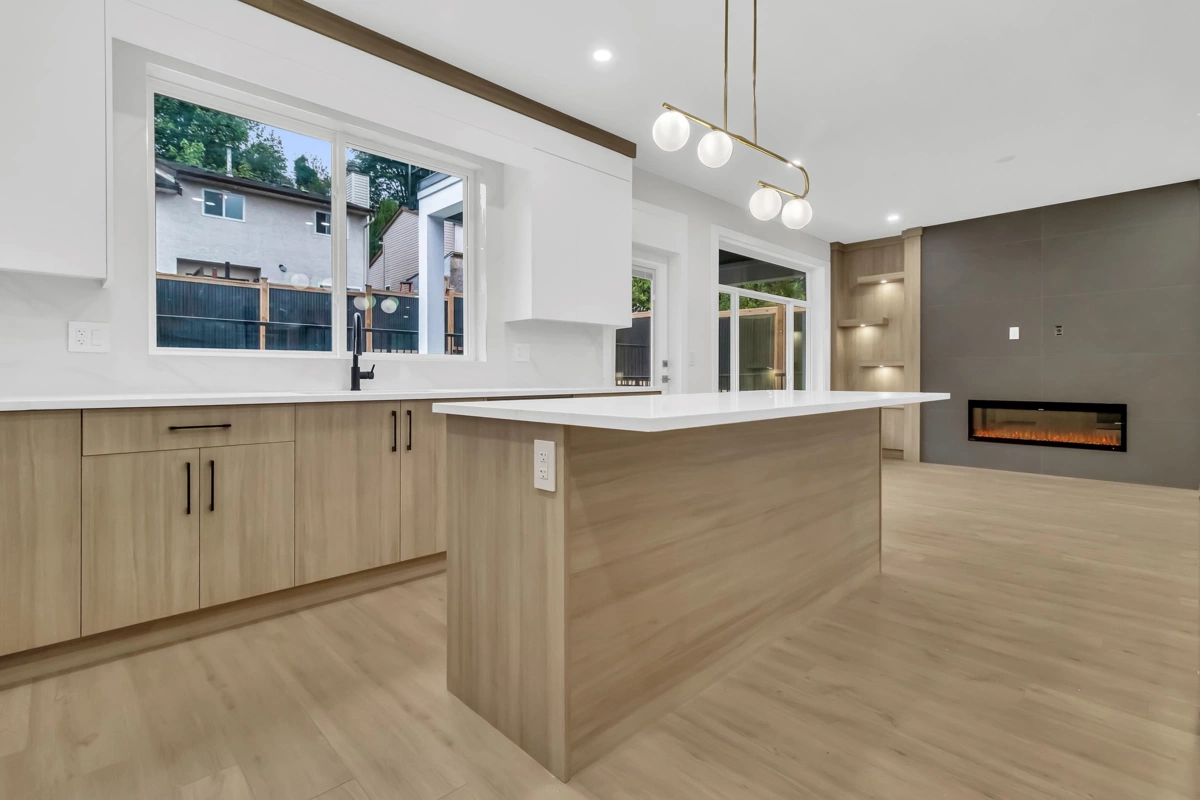 Kitchen Island Photo of B 32729 Fraser Crescent, Mission, BC