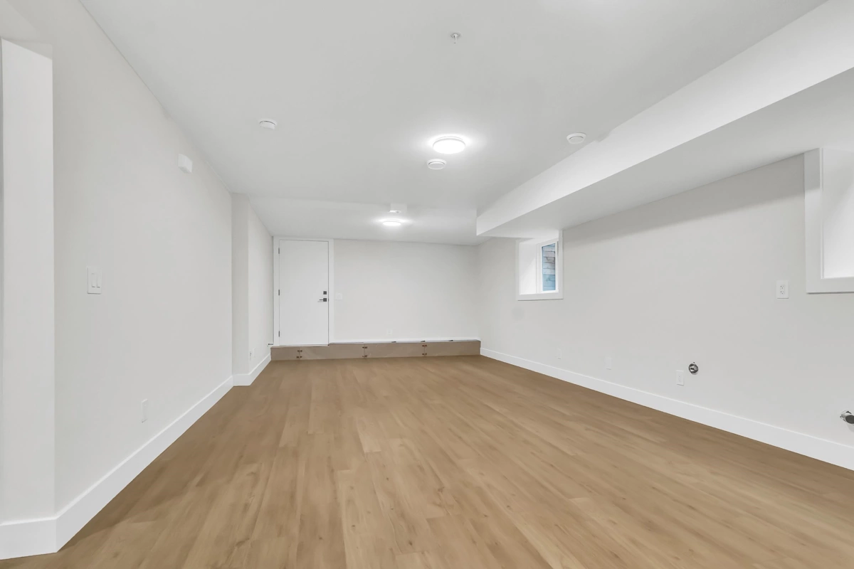 Staircase Photo of B 32729 Fraser Crescent, Mission, BC