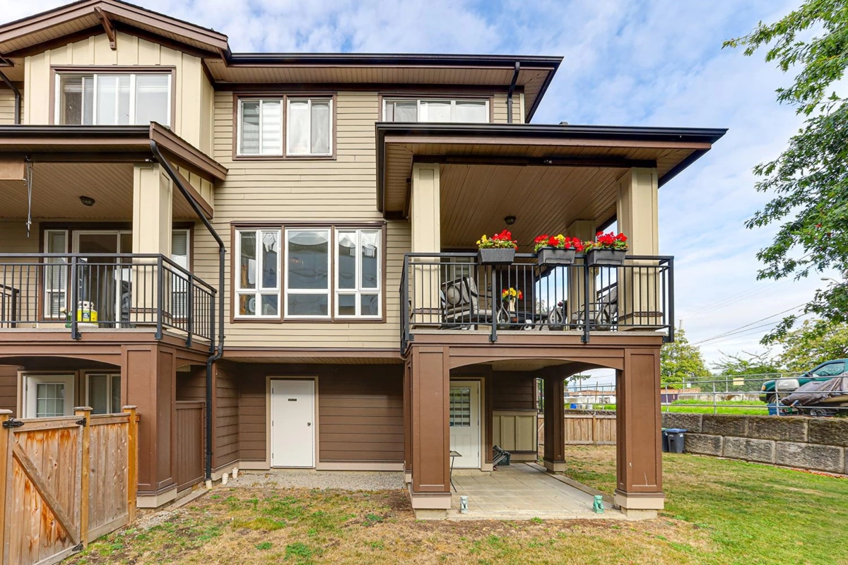 Entry Foyer Photo of 47 160 Pembina Street, New Westminster, BC