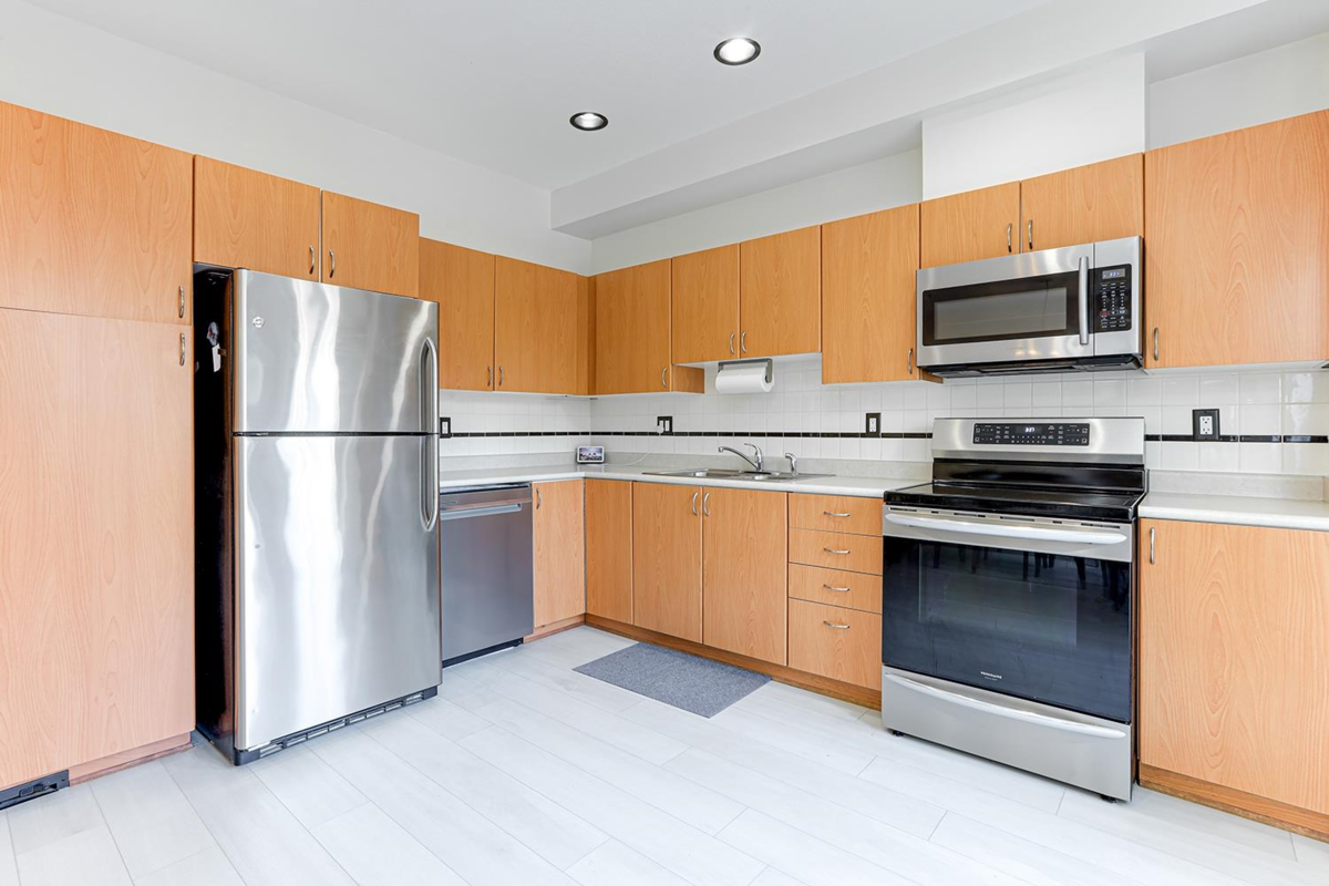 Kitchen Island Photo of 47 160 Pembina Street, New Westminster, BC