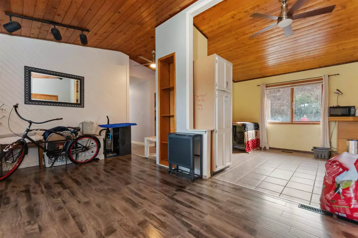 Bedroom 2 Photo of 66176 Kawkawa Lake Road, Hope, BC